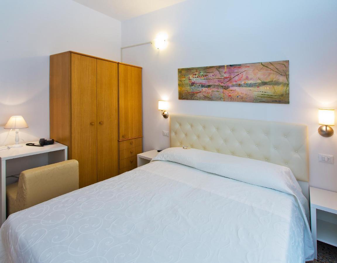 Hotel Maine Finale Ligure Exteriör bild
