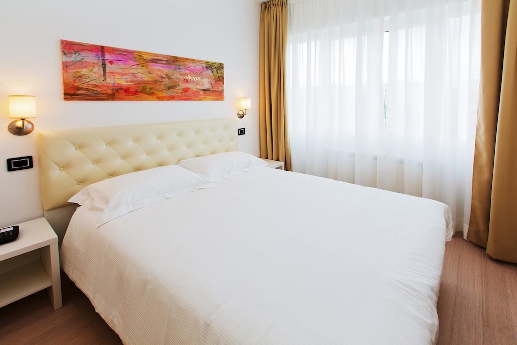 Hotel Maine Finale Ligure Rum bild