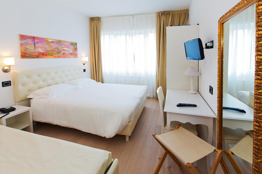 Hotel Maine Finale Ligure Exteriör bild